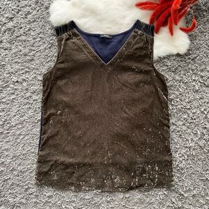 RIANI Elegant V-Neck Velvet-Finish Sleeveless Blouse